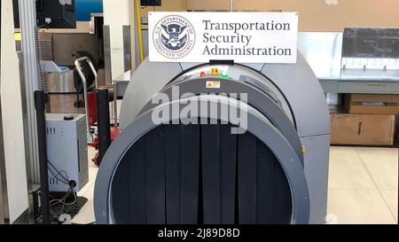 7 mai 2022, Gainesville, FL : une machinbe de rayon de bagage de la TSA à l'aéroport régional de Gainesville. Banque D'Images