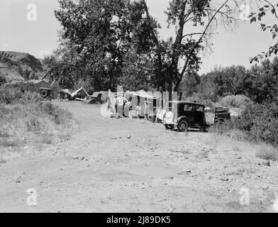 Trois familles migratrices dans "Ramblers Park." Washington, vallée de Yakima. Banque D'Images