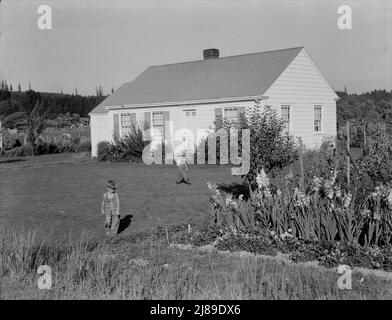 Washington, comté de Cowlitz, Longview. Sur les homesteads de Longview (Administration de la sécurité agricole) lancé en 1934. Un projet de soixante unités où pratiquement toutes sont employées dans une grande scierie. Banque D'Images