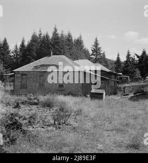 [Sans titre, peut-être lié à : Western Washington, Grays Harbour County, Malone, Washington. Les maisons d'entreprise de l'usine fermée, aujourd'hui principalement occupé par les travailleurs de l'Administration des projets de travaux (WPA). Banque D'Images