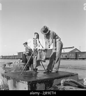 Eau potable pour toute la ville, également pour le camp de migrants de l'autre côté de la route. Tulelake, comté de Siskiyou, Californie. Banque D'Images