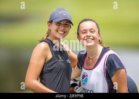 BANG KAPONG THAÏLANDE - Mai 12: Charlotte Liautier de France et son caddy pendant la série 1st de l'équipe d'Aramco au Thai Country Club le 12 mai 2022 à Bang Kapong, Thaïlande (photo d'Orange Pictures) Banque D'Images