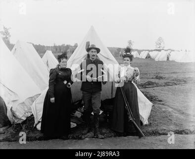 Lamb, Richard et Mme Lamb. (Camp de guerre espagnol américain), entre 1890 et 1910. Banque D'Images