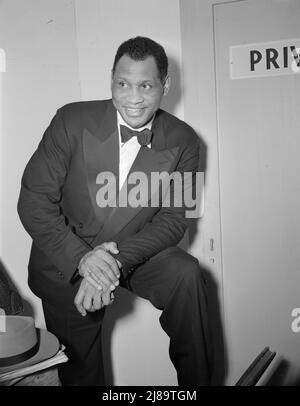 Washington, D.C., l'anniversaire de guerre de la Russie avantage au Watergate. Paul Robeson en coulisses. Banque D'Images