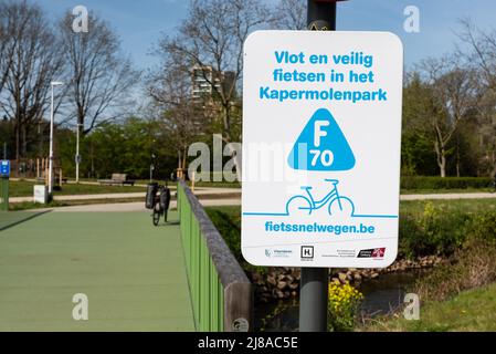 Hasselt, Limbourg, Belgique - 04 12 2022 - signe de la route F70 de Hasselt à Bilzen Banque D'Images