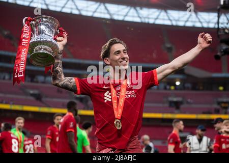 LONDRES, ROYAUME-UNI. 14th MAI Kostas Tsimikas, de Liverpool, célèbre après le championnat lors de la finale de la coupe FA entre Chelsea et Liverpool au stade Wembley, à Londres, le samedi 14th mai 2022. (Credit: Federico Maranesi | MI News) Credit: MI News & Sport /Alay Live News Banque D'Images