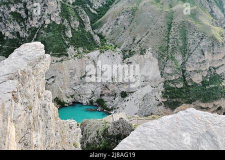 Nord-est du Caucase. La République du Dagestan. Un fragment de la rivière Sulak dans le célèbre canyon de Sulak Banque D'Images