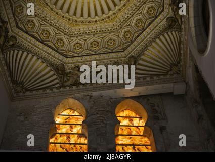 Espagne, Castille-la Manche, Tolède. Synagogue de Santa Maria la Blanca. Détail architectural du dôme Renaissance construit pendant la réforme de 1550, attribué à Alonso de Covarrubias (1488-1570). Il est situé à la tête de la nef centrale de la salle de prière. Banque D'Images