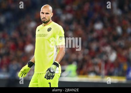 Niki Maenpaa gardien de Venise regarde pendant le championnat italien Serie Un match de football entre AS Roma et Venezia FC le 14 mai 2022 au Stadio Olimpico à Rome, Italie - photo Federico Proietti / DPPI Banque D'Images