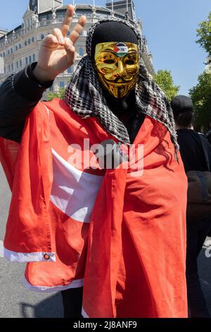 Londres, Angleterre, Royaume-Uni 14 mai 2022 manifestation pour la Palestine contre Israël visant la presse, les travailleurs médicaux et les civils à la suite de la mort du journaliste Shireen Abu Akleh à Jénine, le 11th mai. Shireen était un éminent journaliste d'Al Jazeera tué par un sniper israélien. La manifestation a marqué 74 ans de dépossession et de nettoyage ethnique Banque D'Images