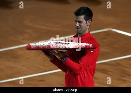 Rome, Italie. 14th mai 2022. ROME, ITALIE - 14.05.2022: Gâteau pour 1000 victoire de NOVAK DJOKOVIC (SRB) à la fin du match unique des hommes demi-finales dans l'Internazionali BNL d'Italia à Foro Italico à Rome, Italie, le 13 mai 2022. Crédit : Agence photo indépendante/Alamy Live News Banque D'Images