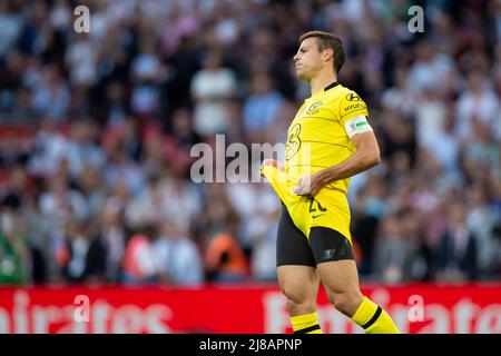 LONDRES, ROYAUME-UNI. MAI 14th Cesar Azpilicueta, de Chelsea, réagit lors de la finale de la coupe FA entre Chelsea et Liverpool au stade Wembley, à Londres, le samedi 14th mai 2022. (Credit: Federico Maranesi | MI News) Credit: MI News & Sport /Alay Live News Banque D'Images