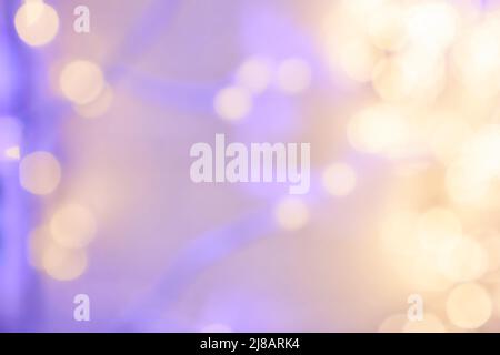 Arrière-plan abstrait et brillant non focalisé. Décor coloré et festif de lanternes brillantes. Photo de haute qualité Banque D'Images