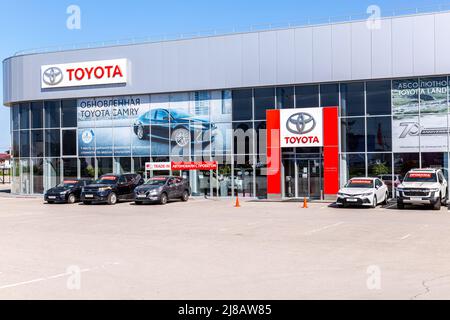 Samara, Russie - 08 mai 2022 : bureau de concession Toyota. Toyota Motor Corporation est un fabricant automobile japonais Banque D'Images