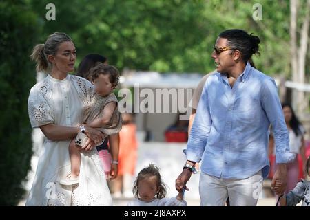 Madrid, Espagne. 14th mai 2022. (G-D) Marta Ortega et Carlos Torretta assistent à la deuxième journée du circuit mondial des champions CSI 5 de Longines à Madrid 2022. Crédit : SOPA Images Limited/Alamy Live News Banque D'Images