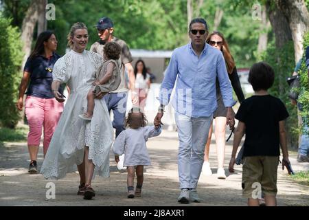 Madrid, Espagne. 14th mai 2022. (G-D) Marta Ortega et Carlos Torretta assistent à la deuxième journée du circuit mondial des champions CSI 5 de Longines à Madrid 2022. Crédit : SOPA Images Limited/Alamy Live News Banque D'Images