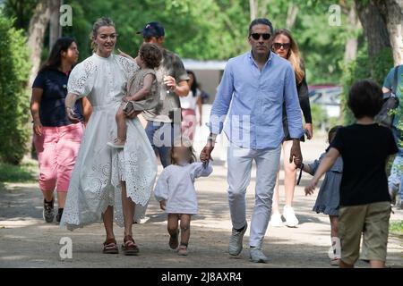 Madrid, Espagne. 14th mai 2022. (G-D) Marta Ortega et Carlos Torretta assistent à la deuxième journée du circuit mondial des champions CSI 5 de Longines à Madrid 2022. Crédit : SOPA Images Limited/Alamy Live News Banque D'Images