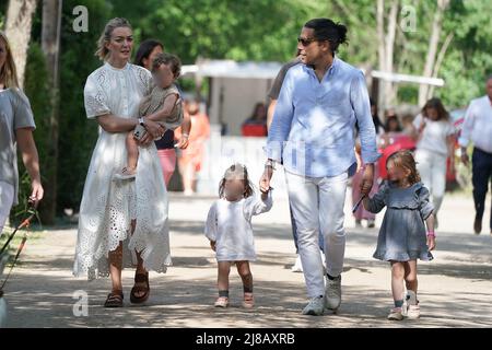 Madrid, Espagne. 14th mai 2022. (G-D) Marta Ortega et Carlos Torretta assistent à la deuxième journée du circuit mondial des champions CSI 5 de Longines à Madrid 2022. Crédit : SOPA Images Limited/Alamy Live News Banque D'Images