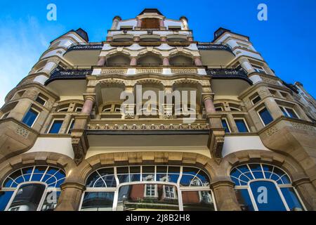 Belle façade d'une maison d'appartement dans le style oriental à Leipzig en Allemagne. Banque D'Images