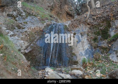 Petite cascade dans les montagnes Tehachapi, près de Bodfish, Californie Banque D'Images