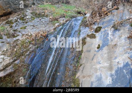 Petite cascade dans les montagnes Tehachapi, près de Bodfish, Californie Banque D'Images