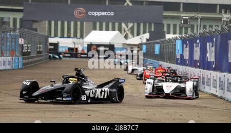 14 mai 2022, Berlin, Tempelhofer Damm, 12101 Berlin, Allemagne: Edoardo Mortara a remporté la première course à Berlin-Tempelhof et a ainsi célébré la quatrième victoire de sa carrière. Jean-Eric Vergne est arrivé deuxième et Stoffel Vandoorne troisième. (Credit image: © Simone Kuhlmey/Pacific Press via ZUMA Press Wire) Banque D'Images