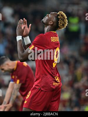 Rome, Italie. 14th mai 2022. Tammy Abraham de Roma réagit lors d'une série Un match de football entre Roma et Venezia à Rome, Italie, le 14 mai 2022. Crédit: Alberto Lingria/Xinhua/Alay Live News Banque D'Images