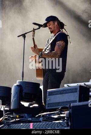 Redondo Beach, Californie, États-Unis. 14th mai 2022. Michael Franti se présentant le jour 2 du festival DE LA VIE PLAGE . Crédit : Ken Howard/Alay Live News Banque D'Images