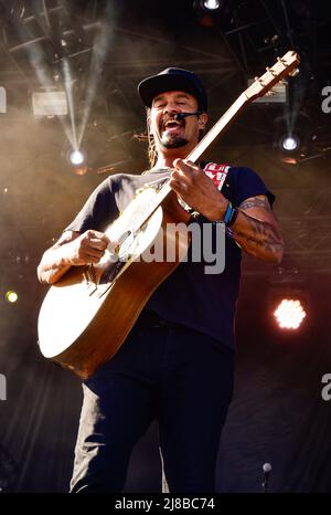 Redondo Beach, Californie, États-Unis. 14th mai 2022. Michael Franti se présentant le jour 2 du festival DE LA VIE PLAGE . Crédit : Ken Howard/Alay Live News Banque D'Images