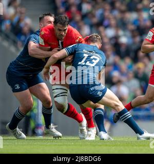 Rory Arnold de Toulouse a été attaqué par Garry Ringrose de Leinster et Rónan Kelleher de Leinster lors du demi-finale de la coupe des champions Heineken entre Leinster Rugby et Stade Toulousain au stade Aviva de Dublin, Irlande, le 14 mai 2022 (photo par Andrew SURMA/ SIPA USA). Banque D'Images