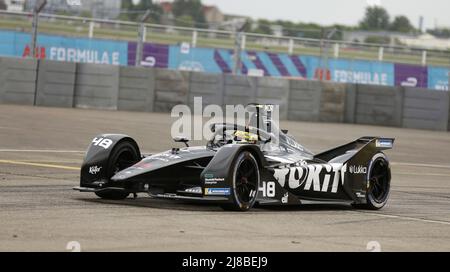 Edoardo Mortara a remporté la première course à Berlin-Tempelhof et a ainsi célébré la quatrième victoire de sa carrière. Jean-Eric Vergne arrive deuxième et Stoffel Vandoorne troisième. À Berlin, en Allemagne, le 14 mai 2022. (Photo de Simone Kuhlmey/Pacific Press/Sipa USA) Banque D'Images