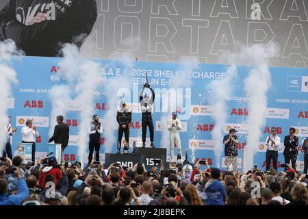 Edoardo Mortara a remporté la première course à Berlin-Tempelhof et a ainsi célébré la quatrième victoire de sa carrière. Jean-Eric Vergne est arrivé deuxième et Stoffel Vandoorne troisième. (Photo de Simone Kuhlmey/Pacific Press/Sipa USA) Banque D'Images