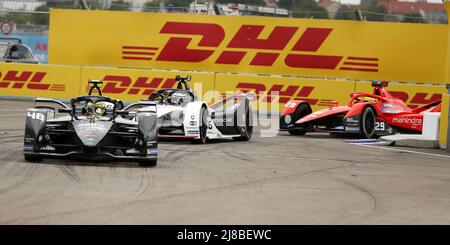 Edoardo Mortara a remporté la première course à Berlin-Tempelhof et a ainsi célébré la quatrième victoire de sa carrière. Jean-Eric Vergne arrive deuxième et Stoffel Vandoorne troisième. À Berlin, en Allemagne, le 14 mai 2022. (Photo de Simone Kuhlmey/Pacific Press/Sipa USA) Banque D'Images
