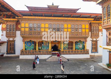 Bhoutan - 24 octobre 2021 : à l'intérieur de Punakha Dzong au Bhoutan. Monastère de Punakha Dzong, l'un des plus grands monastères d'Asie. La délicate décoration i Banque D'Images