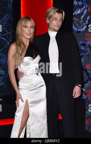 Brooklyn, New York, États-Unis. 14th mai 2022. Millie Bobby Brown, Jake Bongiovi à l'arrivée de LEGER THINGS Season 4 Premiere à NYC, Netflix Studios Brooklyn, Brooklyn, NY 14 mai 2022. Photo par: Kristin Callahan/Everett Collection crédit: Everett Collection Inc/Alay Live News crédit: Everett Collection Inc/Alay Live News Banque D'Images