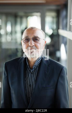 15 mai 2022, Bade-Wurtemberg, Reutlingen: Le peintre et réalisateur Jürgen Böttcher, connu sous son pseudonyme Strawalde. Böttcher (90) a reçu le prix Jerg Ratgeb 2022 à l'hôtel de ville de Reutlingen. Le prix est doté de 20 000 euros et a été créé par les artistes HAP Grieshaber et Rolf Szymanski. Tous les quatre ans, le travail d'une vie convaincante est honoré. Photo: Julian Rettig/dpa Banque D'Images