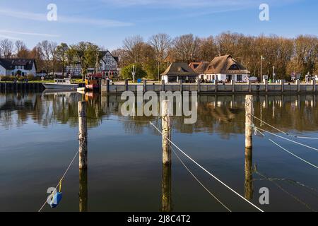 Vue sur le port de Kloster sur l'île de Hiddensee, Allemagne. Banque D'Images