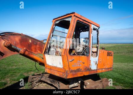 Pelle hydraulique abandonnée sur les terres agricoles près de Waverly, South Taranaki, North Island, Nouvelle-Zélande Banque D'Images