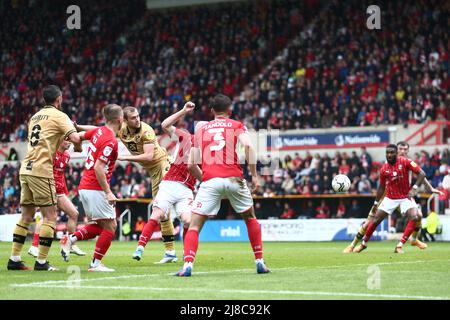 SWINDON, ROYAUME-UNI. MAI 15th James Wilson de Port Vale se dirige sur le but pendant la Sky Bet League 2 Play-off demi-finale 1st jambe entre Swindon Town et Port Vale au County Ground, Swindon le dimanche 15th mai 2022. (Crédit : Kieran Riley | MI News) Banque D'Images