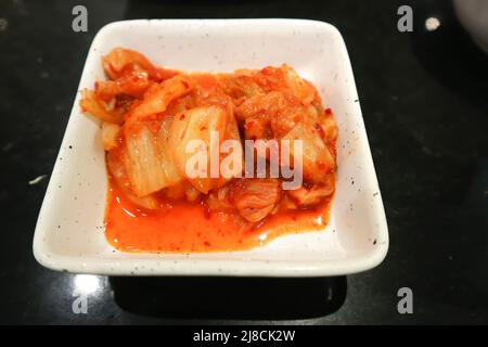kimchi , kimchee ou salade coréenne ou nourriture coréenne ou légumes marinés ou légumes fermentés Banque D'Images