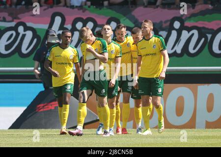 NIJMEGEN - Zian Flemming de Fortuna Sittard célèbre le 0-1 avec ses coéquipiers lors du match néerlandais Eredivisie entre NEC et Fortuna Sittard à de Goffert le 15 mai 2022 à Nimègue, pays-Bas. PNA JEROEN PUTMANS Banque D'Images