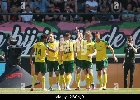 NIJMEGEN - Zian Flemming de Fortuna Sittard célèbre le 0-1 avec ses coéquipiers lors du match néerlandais Eredivisie entre NEC et Fortuna Sittard à de Goffert le 15 mai 2022 à Nimègue, pays-Bas. PNA JEROEN PUTMANS Banque D'Images