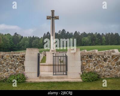 Voici le cimetière britannique de Courmas de la première Guerre mondiale. La plupart des 130 décès survenus le 20 juillet 1918 lors de l'offensive de la Marne du 18 juillet au 6 août 1918 Banque D'Images