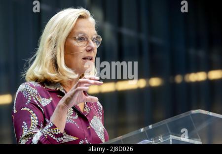 2022-05-15 16:42:50 DEN Bosch - leader du Parti Sigrid Kaag lors d'une réunion des membres de D66. Les membres du parti politique discutent, entre autres, de la façon dont le conseil a traité les conclusions de l'enquête sur le comportement transfrontalier menée par le stratège du parti Frans van Drimmelen. ANP ROBIN VAN LONKHUIJSEN pays-bas sortie - belgique sortie Banque D'Images