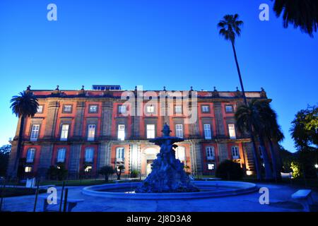 Le musée Capodimonte est entouré d'un parc public à Naples, en Italie. Banque D'Images