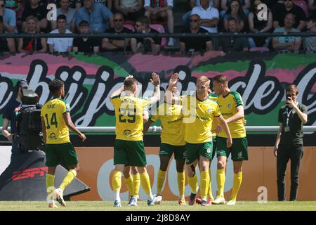 NIJMEGEN - Zian Flemming de Fortuna Sittard célèbre le 0-1 avec ses coéquipiers lors du match néerlandais Eredivisie entre NEC et Fortuna Sittard à de Goffert le 15 mai 2022 à Nimègue, pays-Bas. PNA JEROEN PUTMANS Banque D'Images