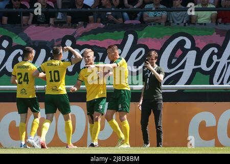 NIJMEGEN - Zian Flemming de Fortuna Sittard célèbre le 0-1 avec ses coéquipiers lors du match néerlandais Eredivisie entre NEC et Fortuna Sittard à de Goffert le 15 mai 2022 à Nimègue, pays-Bas. PNA JEROEN PUTMANS Banque D'Images