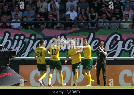 NIJMEGEN - Zian Flemming de Fortuna Sittard célèbre le 0-1 avec ses coéquipiers lors du match néerlandais Eredivisie entre NEC et Fortuna Sittard à de Goffert le 15 mai 2022 à Nimègue, pays-Bas. PNA JEROEN PUTMANS Banque D'Images