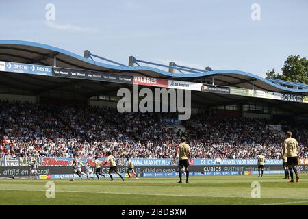 TILBURG - des supporters dans les tribunes lors du match hollandais entre Willem II et le FC Utrecht au stade Koning Willem II le 15 mai 2022 à Tilburg, pays-Bas. ANP BART STOUTJEDIJK Banque D'Images