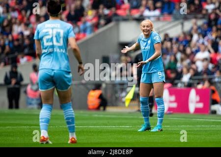 Londres, Royaume-Uni. 15th mai 2022. Chloe Kelly (9 Manchester City) parle avec Lucy Bronze (20 Manchester City) lors du match de finale de la coupe Vitality Womens FA entre Manchester City et Chelsea au stade Wembley à Londres, en Angleterre. Liam Asman/SPP crédit: SPP Sport presse photo. /Alamy Live News Banque D'Images